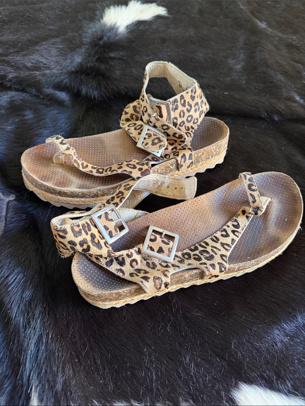 Talula de la Lune Leather Leopard Print Buckle Sandals - 1” platform size 9 -